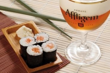 Maki de saumon mariné à la bière de Noël et crème de raifort