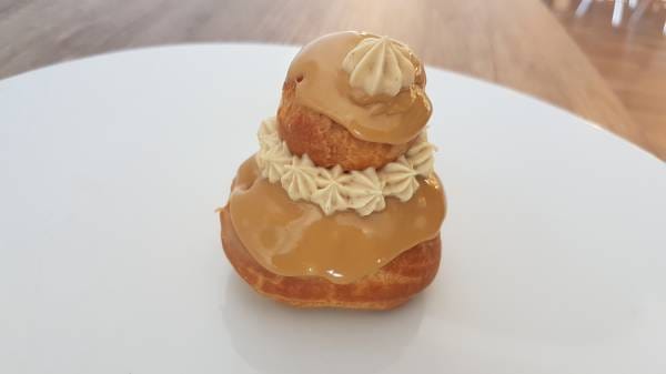 Mini religieuses au café